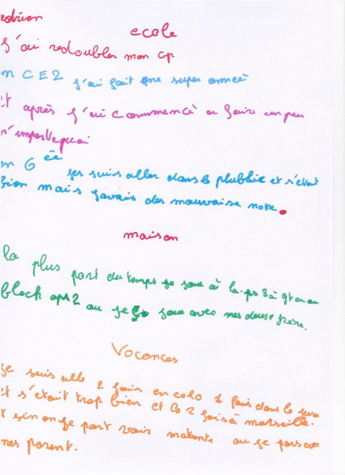 texte en couleur écrit par un enfant